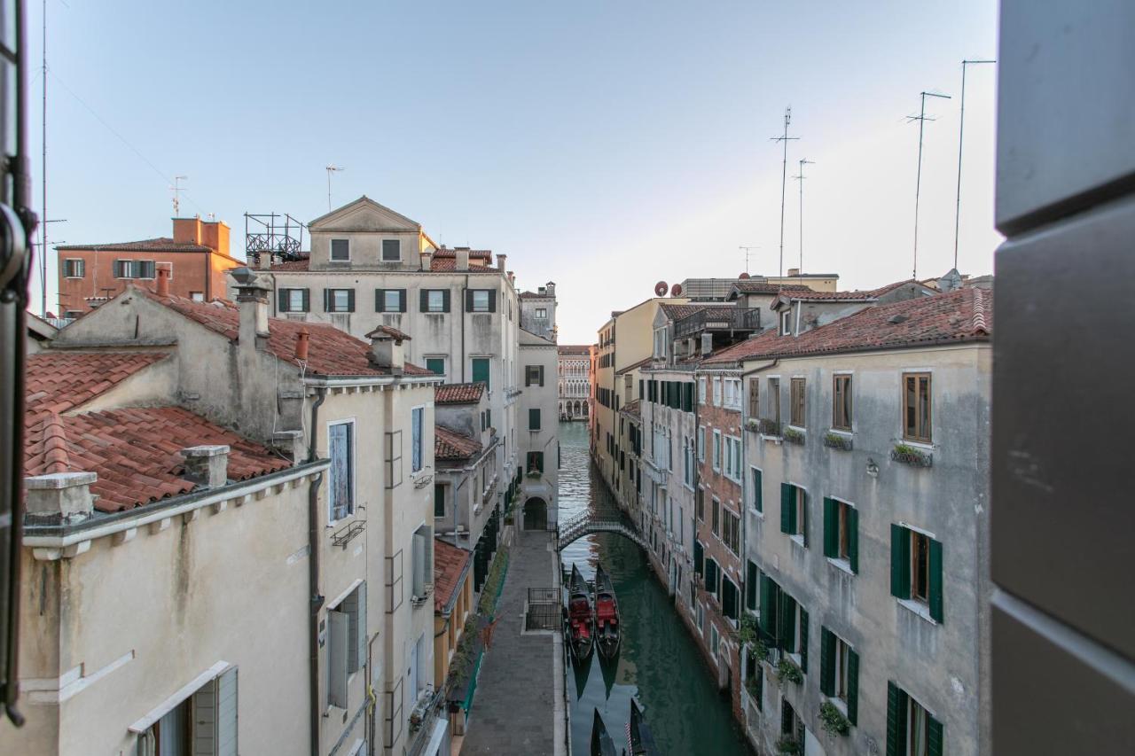Ca' Al Giglio - Appartamento Vista Canale Венеция Экстерьер фото