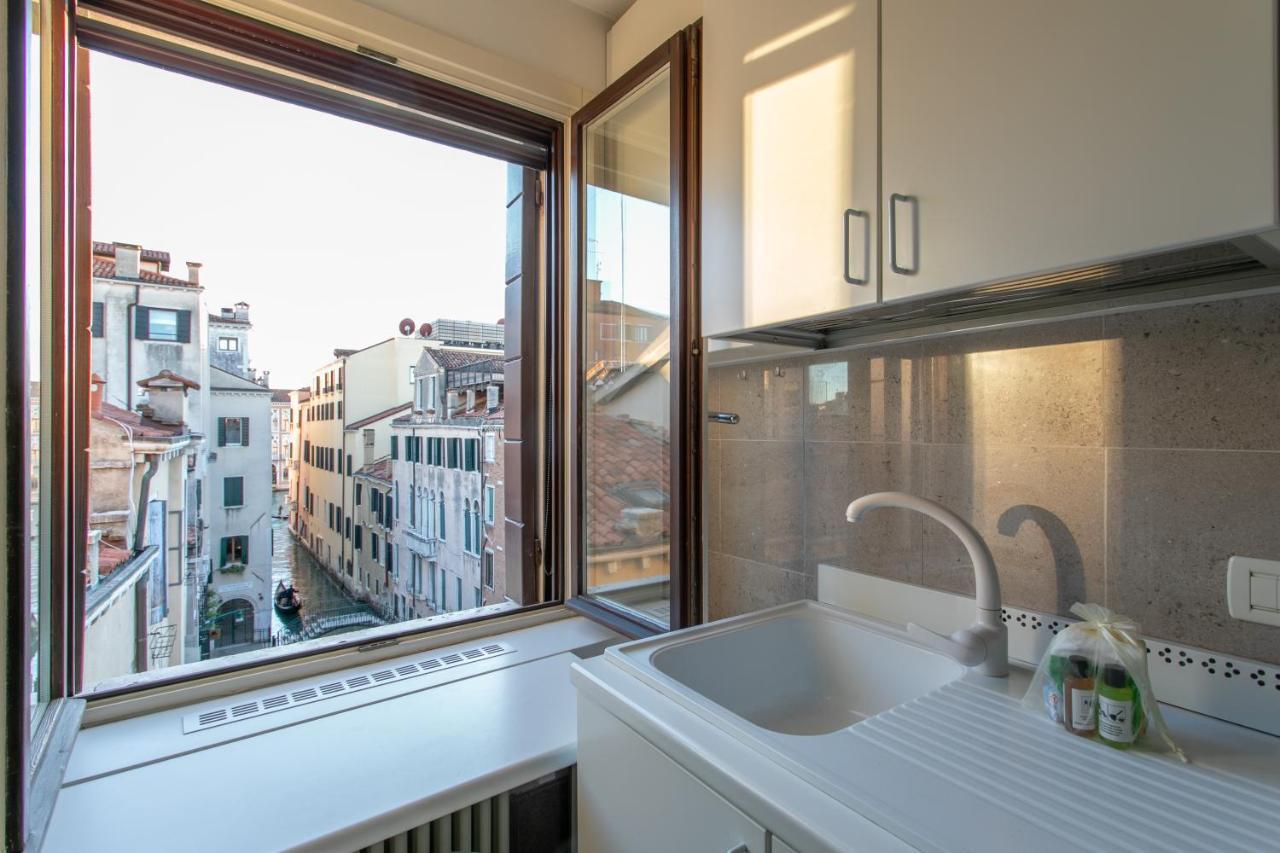 Ca' Al Giglio - Appartamento Vista Canale Венеция Экстерьер фото